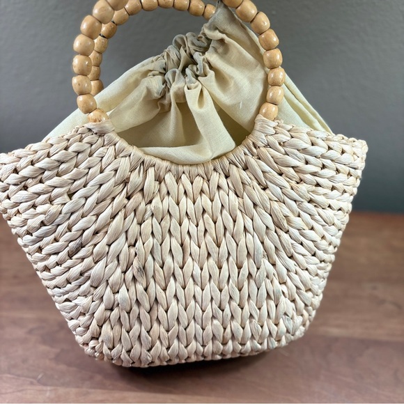Straw Triangular Tote with Circle Bead Handle, Cinch Closure, EUC - Picture 3 of 16